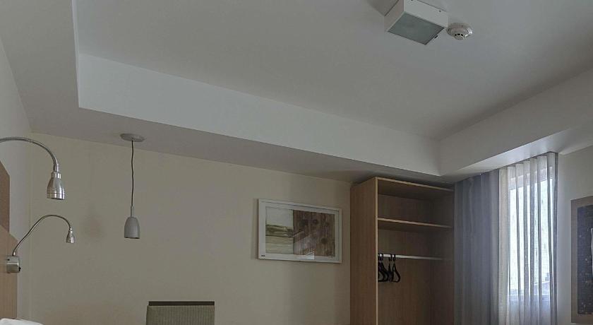Image of Adapted Standard Twin room 4