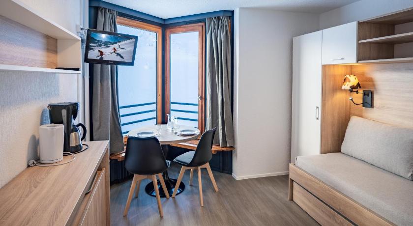 Image of Studio (2 Adults) 0
