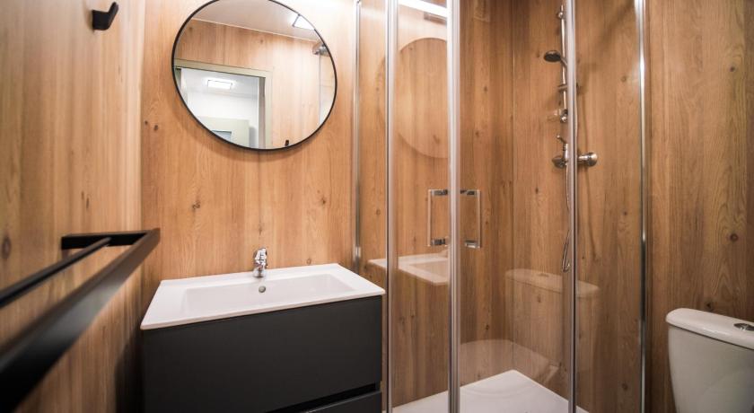 Image of Studio (2 Adults) 9