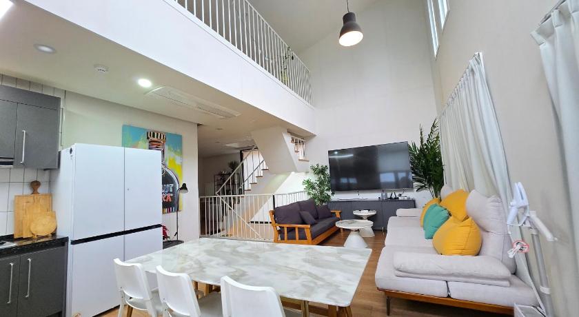 인천 Rare House 숙소 수영장