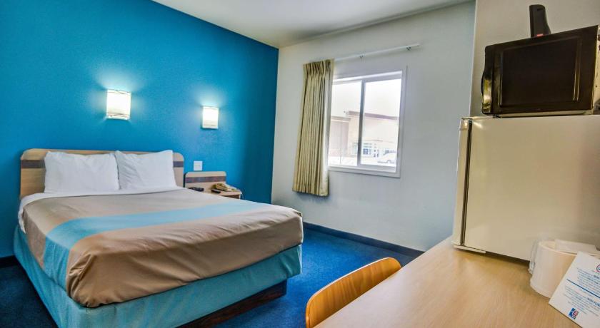 Motel 6 Red Deer