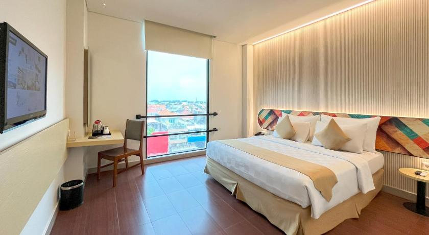 Image of Deluxe King Room 0