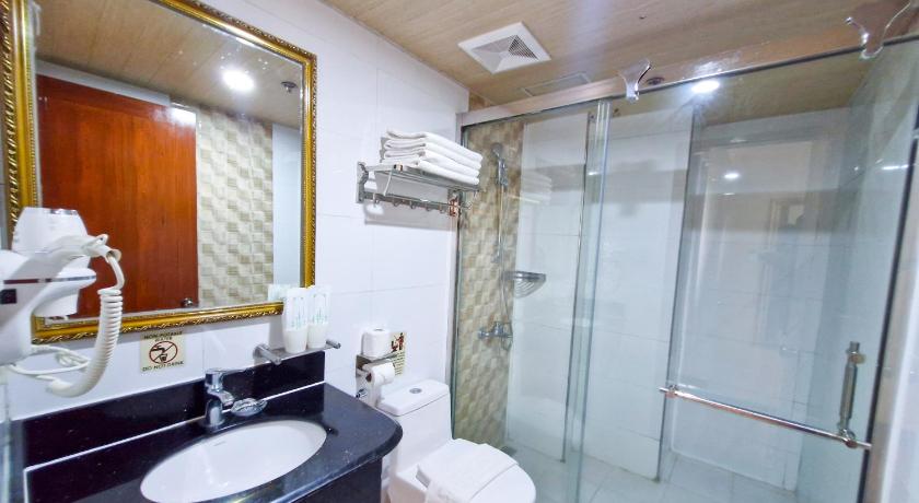 Image of Deluxe Quad Room 2