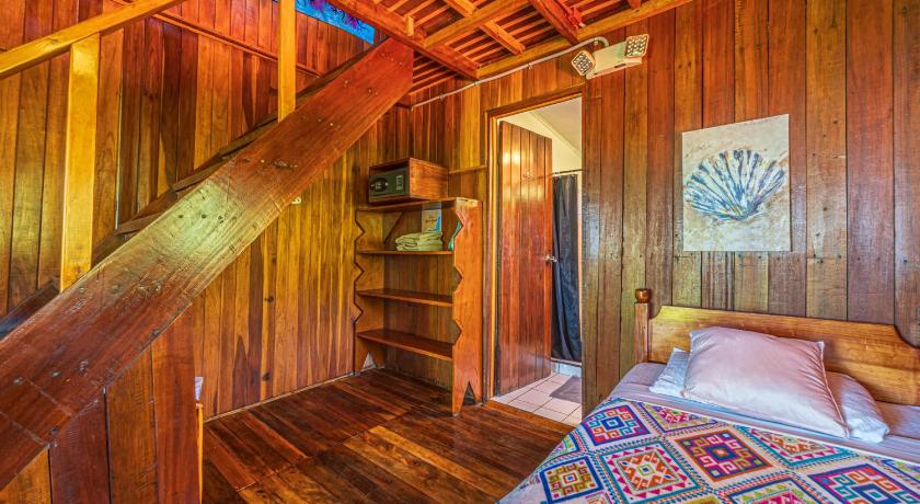 Image of Two-Bedroom Bungalow with Sea View 9