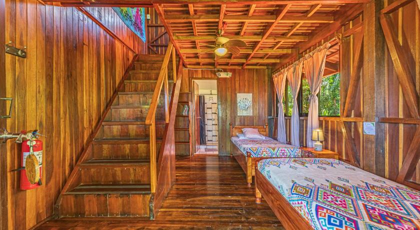Image of Two-Bedroom Bungalow with Sea View 6