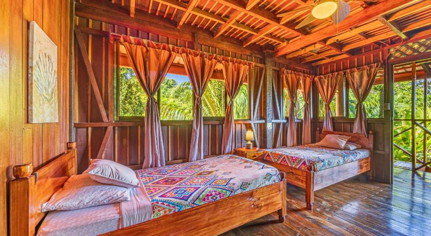 Image of Two-Bedroom Bungalow with Sea View 4