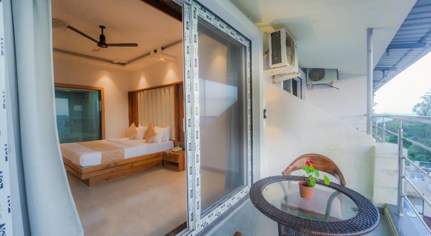 Strawberry King Resort - image 37