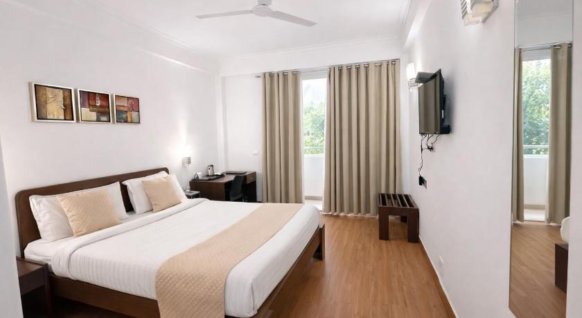 EMBLEM Hotel - Arjun Marg Golf Course Road Gurgaon - image 13