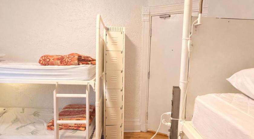 Image of Bed in 6-Bed Female Dormitory Room 6