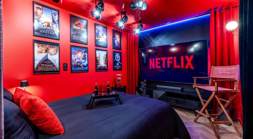 Foto Studio Cinema Prive TV 85 pouces - Wifi - Clim - Gare 2 minutes - Booking Diskon Spesial