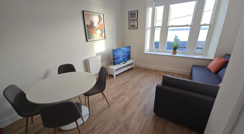 2 Bed Apartment with Harbour Views Apt 2