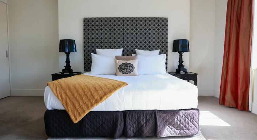 Image of King Room with City View 1