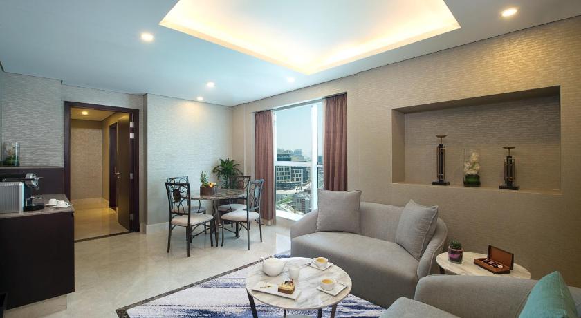 Image of Executive Suite with 1 King-Size Bed 4