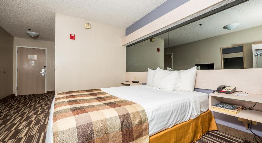Microtel Inn & Suites by Wyndham Palm Coast I-95 photo