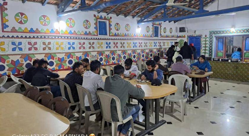 Hodka Rann bhumi villa  5-Star Hotel restaurant