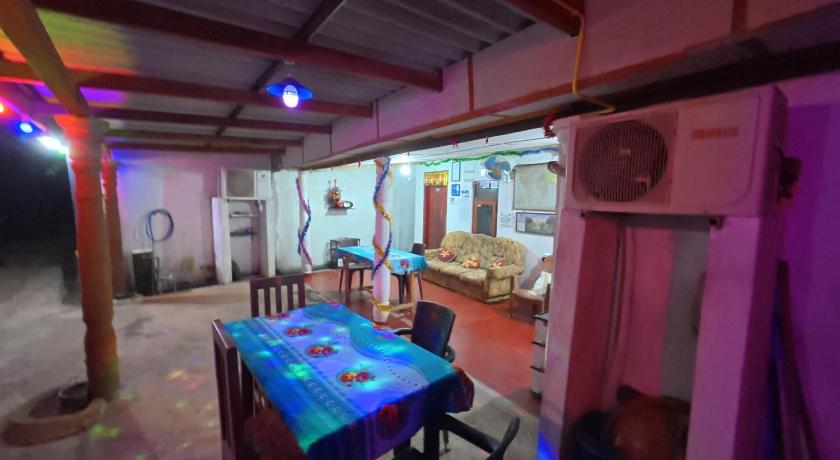 Meera House & Tourist Inn