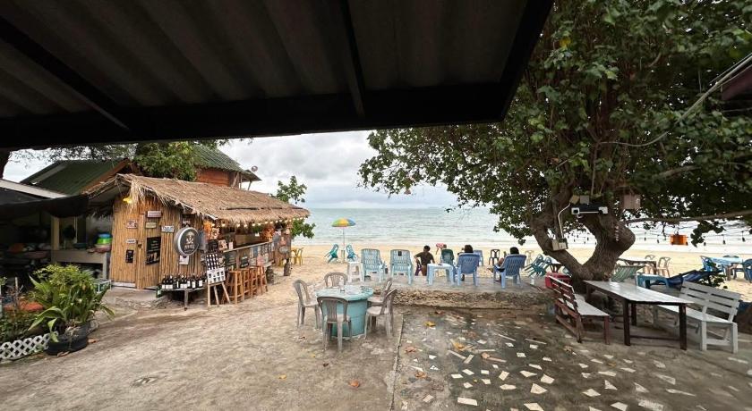 꼬사멧 / 코사멧 ที่พักติดทะเลเกาะเสม็ดบ้านปูอ่าวลุงดำ 호텔 객실