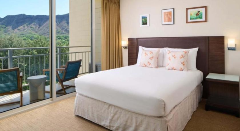 Image of Classic 1 Queen Bed 1