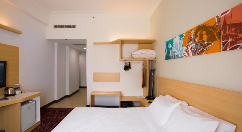 Image of Deluxe Room 8