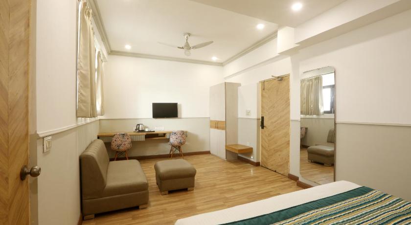 Hotel Emerald Suites & Banquet by Aura - image 26