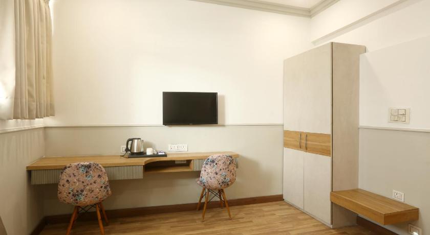 Hotel Emerald Suites & Banquet by Aura - image 31