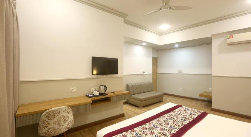 Hotel Emerald Suites & Banquet by Aura - image 24