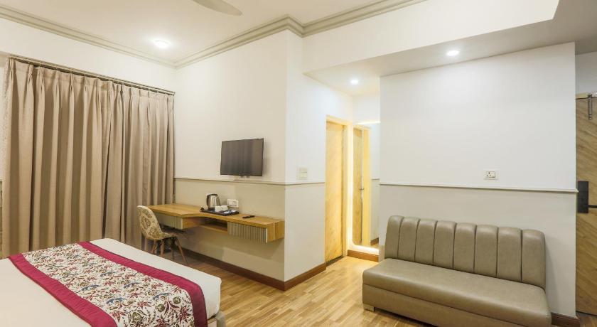 Hotel Emerald Suites & Banquet by Aura - image 25