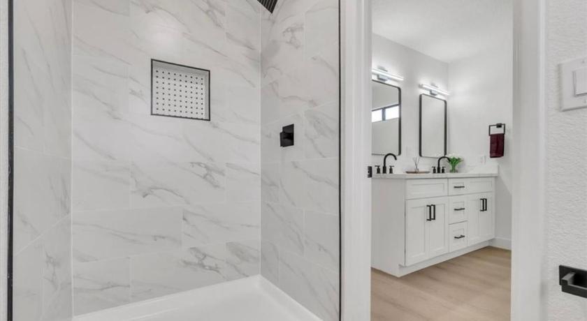 라스베이거스 / 라스베가스 (NV) 4 bedroom Luxuriously Furnished Modern Mansion With Pool, Spa, and Patio 4성급 숙소 전망