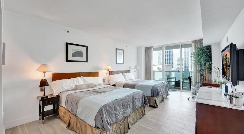 Arya Hotel Studio Views plus Kitchenette plus Parking