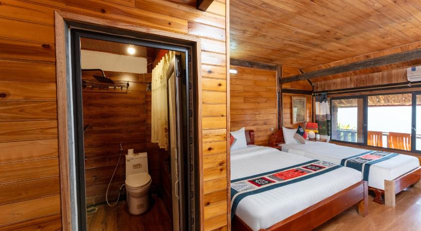 Image of Deluxe Triple Room 6