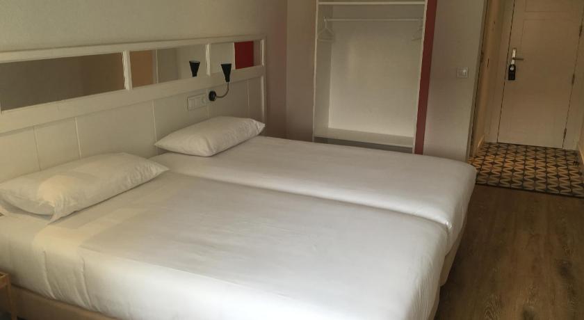 Image of Basic Triple Room 1