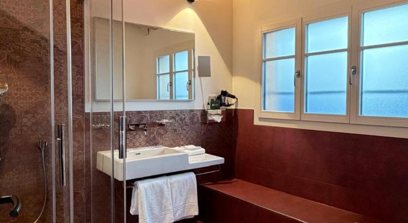 Image of Boutique Studio with Kitchenette 2