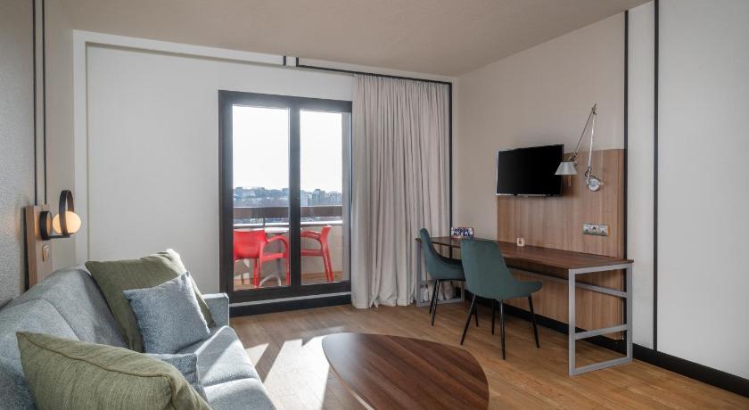 One-Bedroom Apartment with Balcony (4 Persons) (One-Bedroom Apartment with Balcony (4 People)) attēls 3