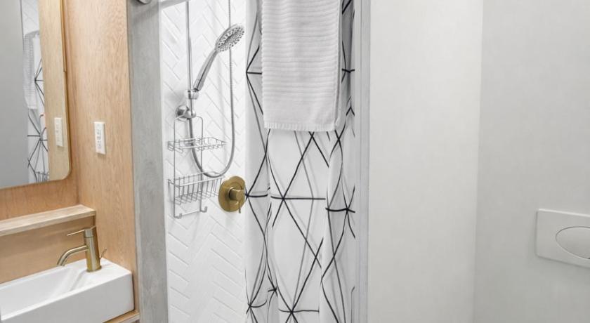 Image of Family Room with Private Bathroom 2