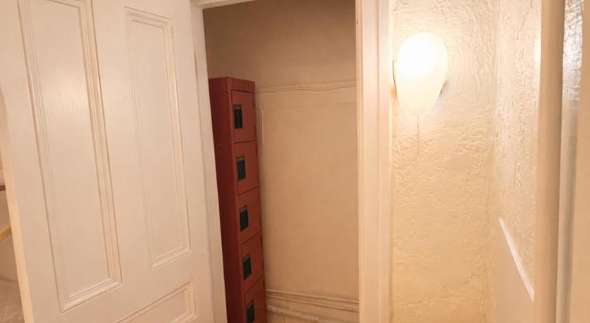 Image of Bed in 6-Bed Mixed Dormitory Room 4