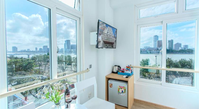 Image of Premier River View 12