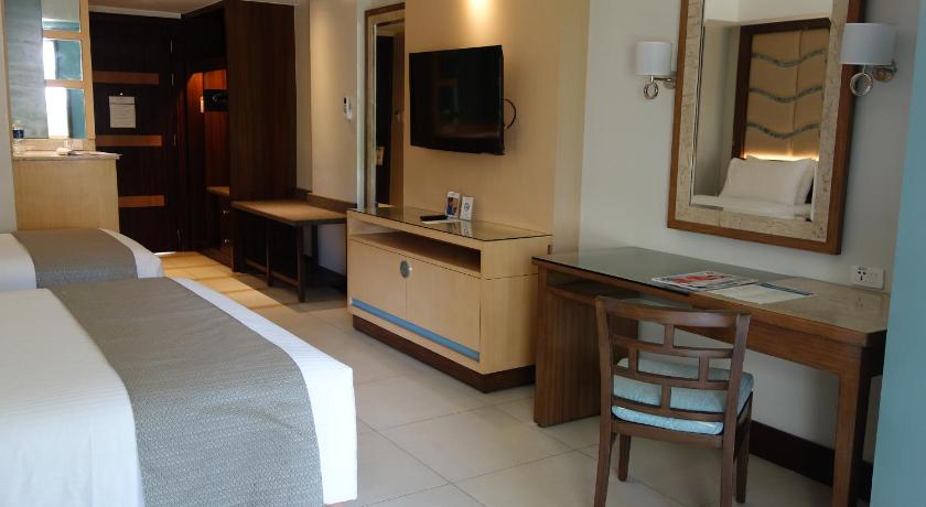 Image of Deluxe Room 8