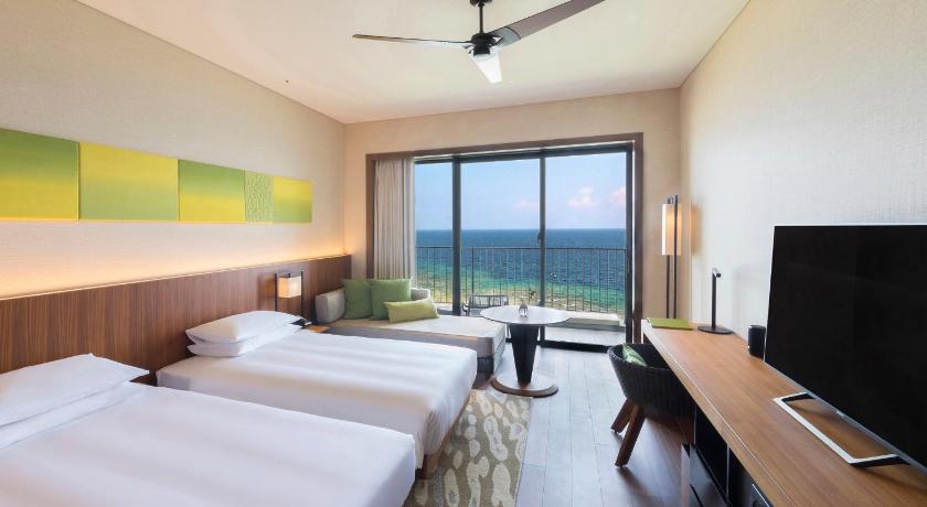 Image of 2 twin beds ocean front view, club access 0