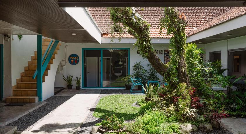 Snooze Hostel Malang - image 8