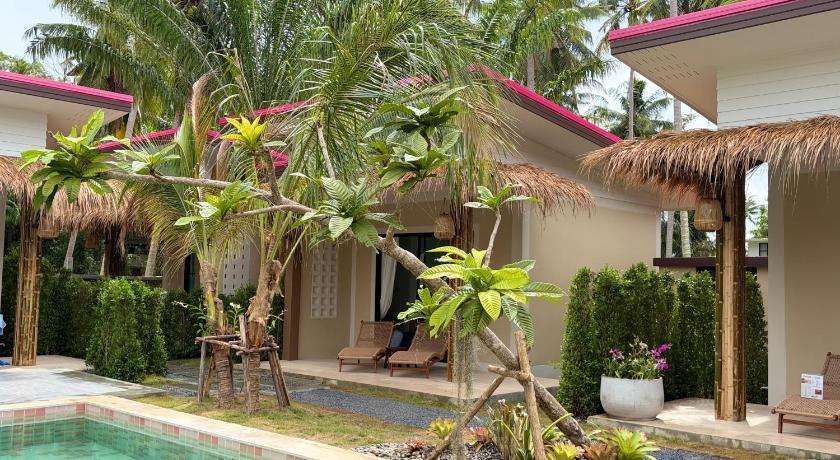 Image of Luxury Bungalow 11