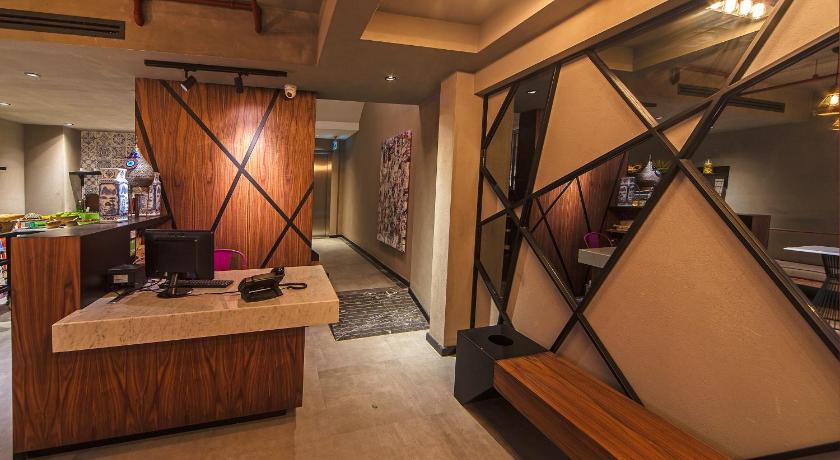 Redmont Hotel Nisantasi - image 3