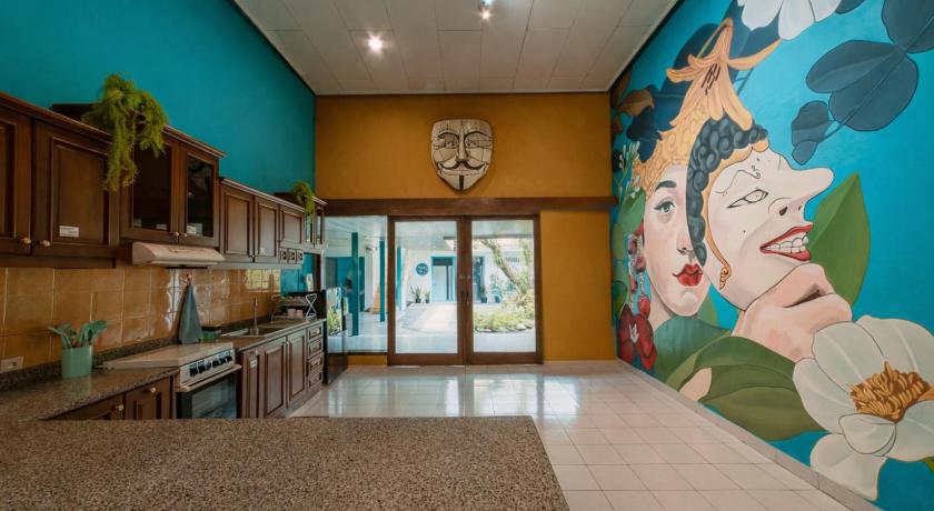 Snooze Hostel Malang - image 13