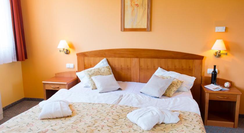 Karos Gold 813 Wellness Apartman photo