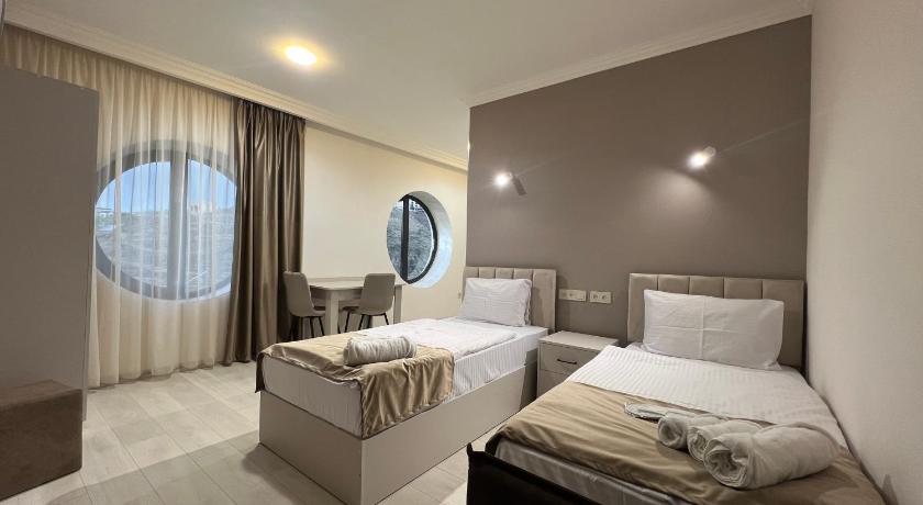 Foto, millel on kujutatud Kaheinimesetuba, Double või Twin - Linnavaatega (Double or Twin Room with City View) 0