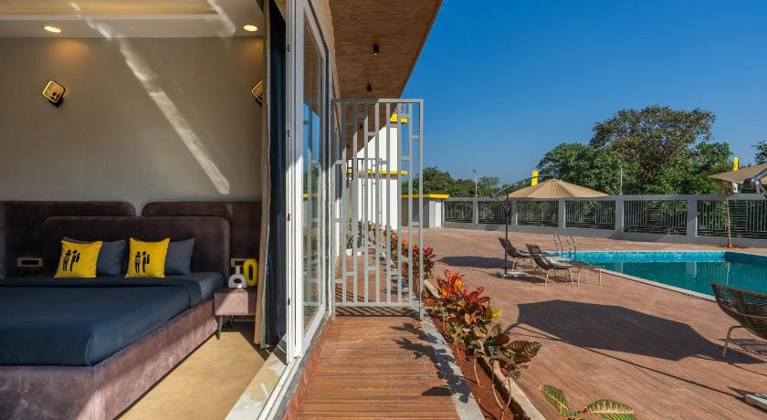 Image of Superior Double Room with Balcony and Pool View 1