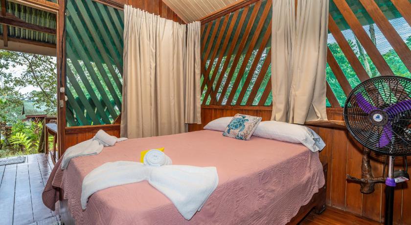 Image of Sextuple Wooden Cabin with Partial Sea View 7