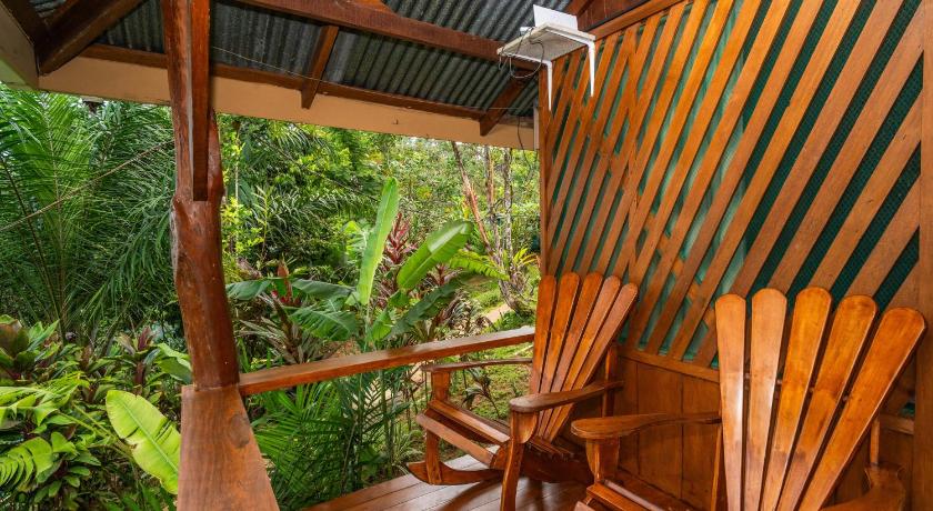 Image of Sextuple Wooden Cabin with Partial Sea View 6