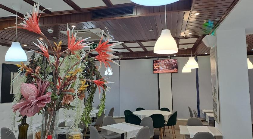 塞尔唐 Hotel SQUARE 2星级 酒店 外观