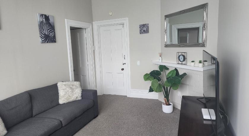 Image of Deluxe Queen Suite 8