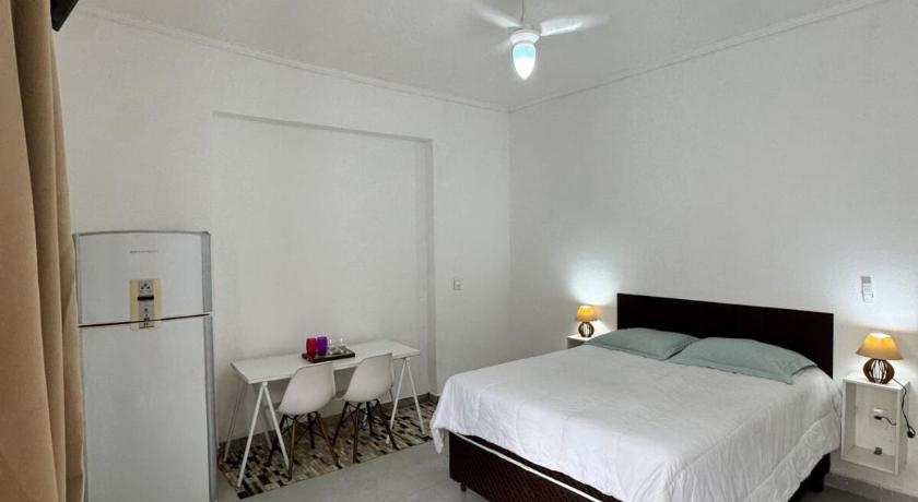 Suite 1 com Ar-Condicionado, TV, Wi-Fi e Geladeira